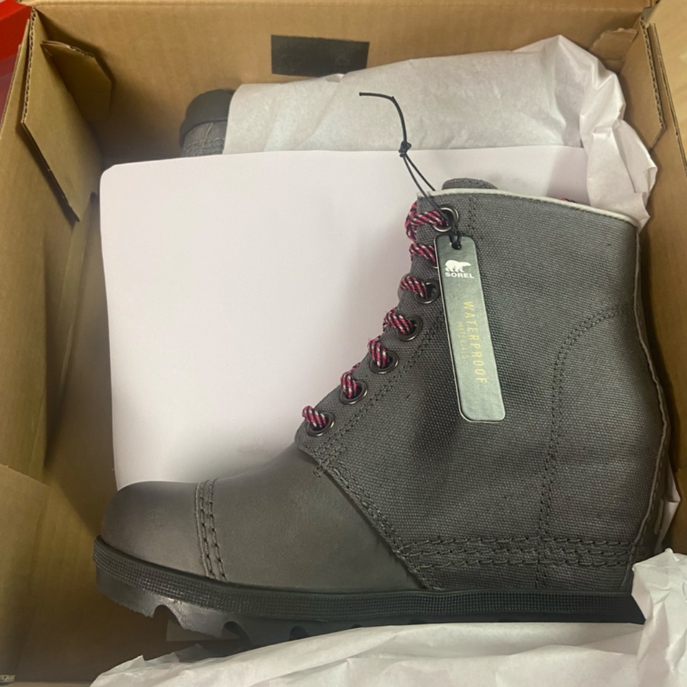 Sorel Joan Of Arctic Wedge II PDX Lace Boot NWT Color Quarry Jet Size 7.5 - Picture 2 of 13